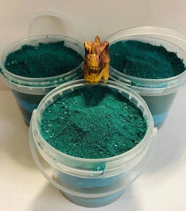 Dino Suprise Toy Bucket bath bomb, he dino surprise features a sealed capsule and contains a dinosaur ring.
