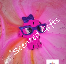 Load image into Gallery viewer, Nelly Elephant bath bomb