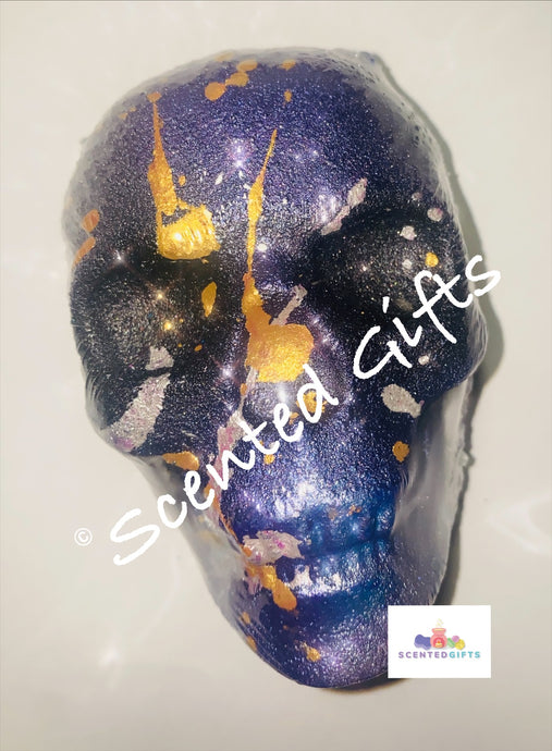 Darkness and sparkle skull bath bomb    An airbrushed purple and grey shimmer skull shaped bomb with gold and silver mica detail hidden colours and scented in fairy drops. 