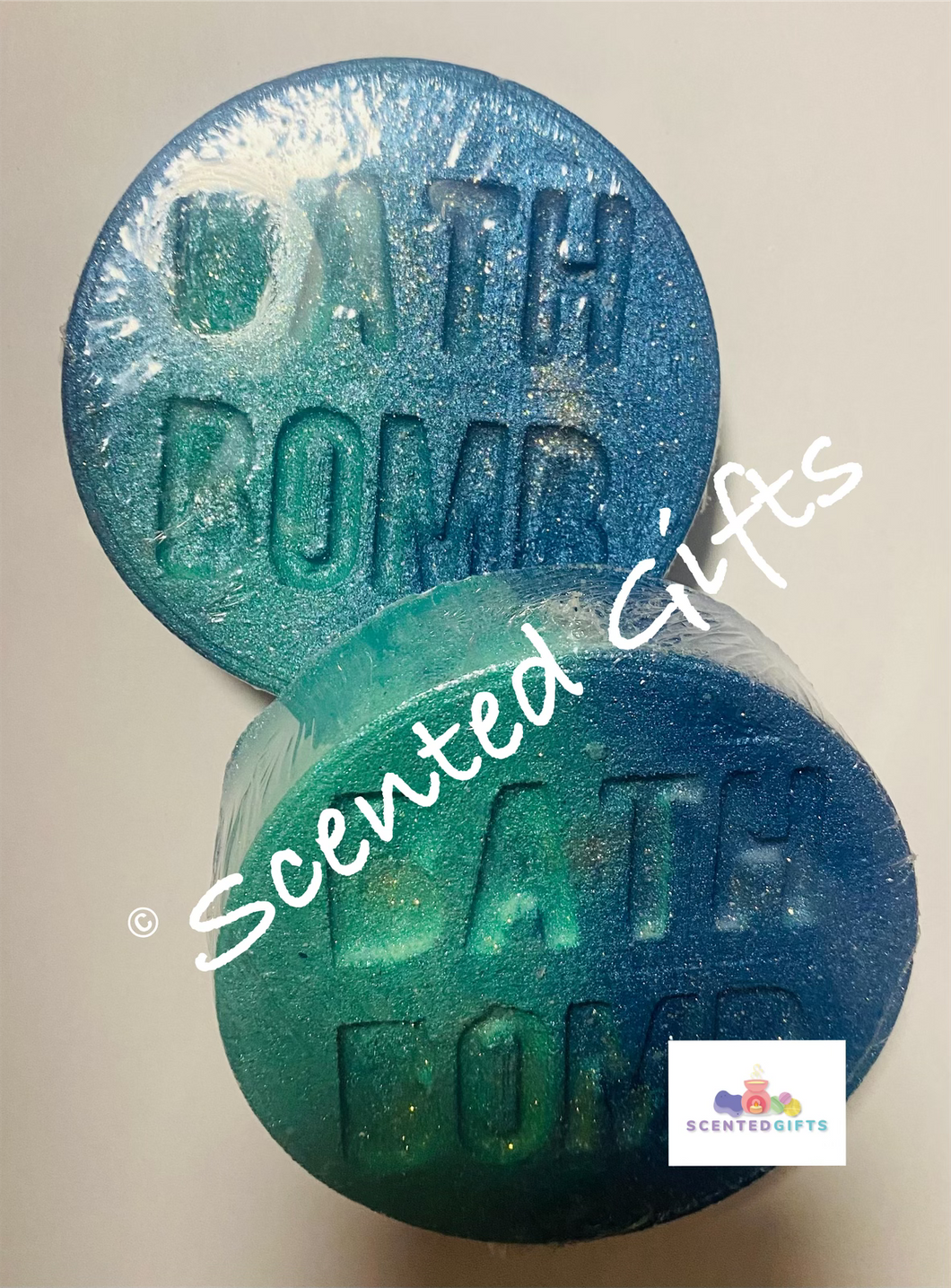 Dark Orchid Bath Bomb  An airbrushed ombre green and blue coloured disc shaped bath with bath bomb detailed indentation, coloured hidden embeds and scented in dark orchid (TF dupe).  